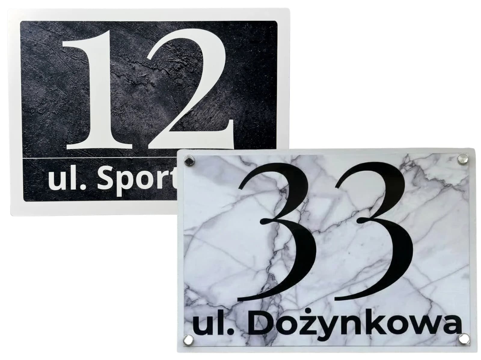 Ζεύγος πινακίδων διεύθυνσης της Bolot Studio στα σχέδια κλασικό ανθρακί και λευκό μάρμαρο, η μία δίπλα στην άλλη
